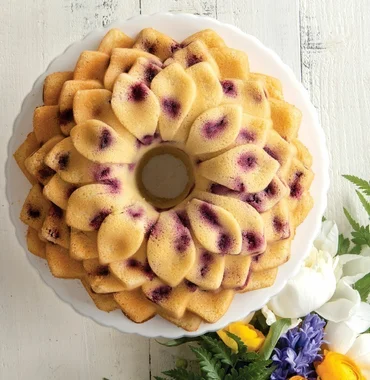 Nordic Ware Forma na bábovku Chryzantéma, karamelová, 2,4 l