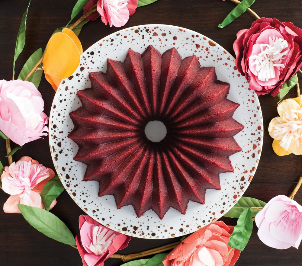 85777 Brilliance Bundt_Flowers_02