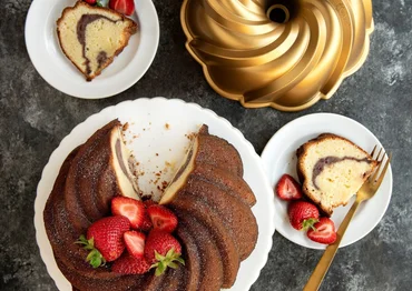 Nordic Ware Forma na bábovku Swirl, zlatá, 2,4 l