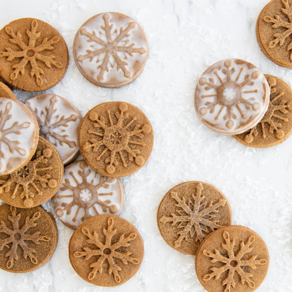 01275_Frozen Falling Snowflake Cookie_baked cookies