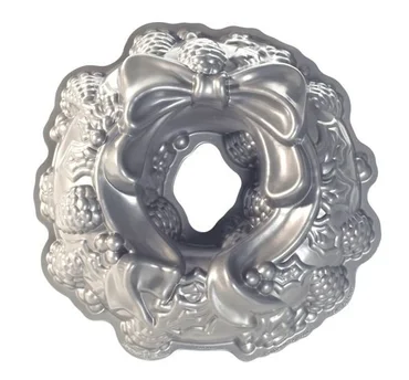 Nordic Ware Forma na bábovku Sváteční věnec, stříbrná, 2,1 l