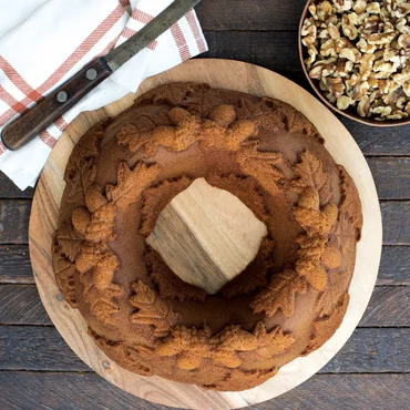 Nordic Ware Forma na bábovku Sváteční věnec, stříbrná, 2,1 l