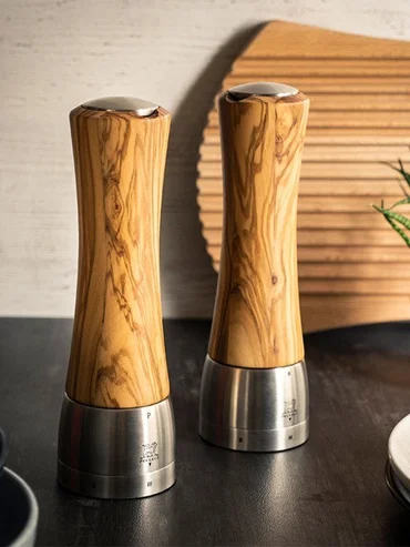 Peugeot Mlýnek na sůl Madras, olivové dřevo, 21 cm