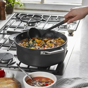 Staub Naběračka silikonová, s dřevěnou rukojetí, 31 cm