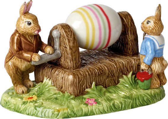 Bunny Tales velikonoční dekorace, zajíčci malují vajíčko