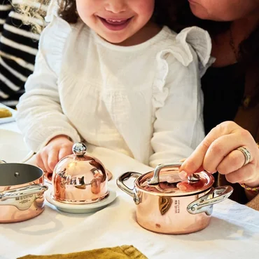 Mauviel Měděný kastrůlek s poklicí a nerezovými uchy, M’Minis, Ø 9 cm / 0,3 l