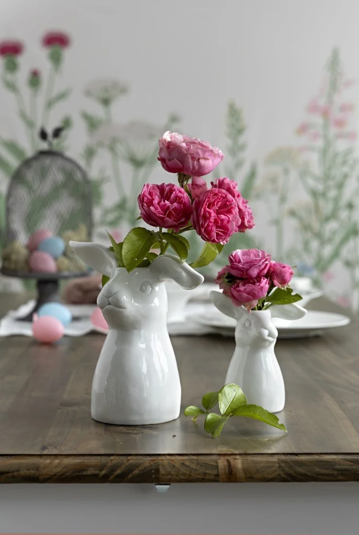 Velikonoční závěsná dekorace porcelánový zajíček sedící, 6 cm