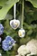 Velikonoční porcelánová závěsná dekorace srdce "Husy", 7 cm
