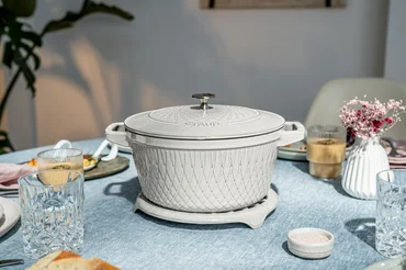 Staub Litinový hrnec s poklicí Cocotte Twist, Ø 24 cm / 4,0 l