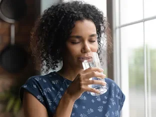 brita-consumer-water-filter-jugs-benefits-woman-464x348