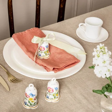Rosenthal Velikonoční porcelánová závěsná dekorace zvonek "Tanec jara", 7,2 cm