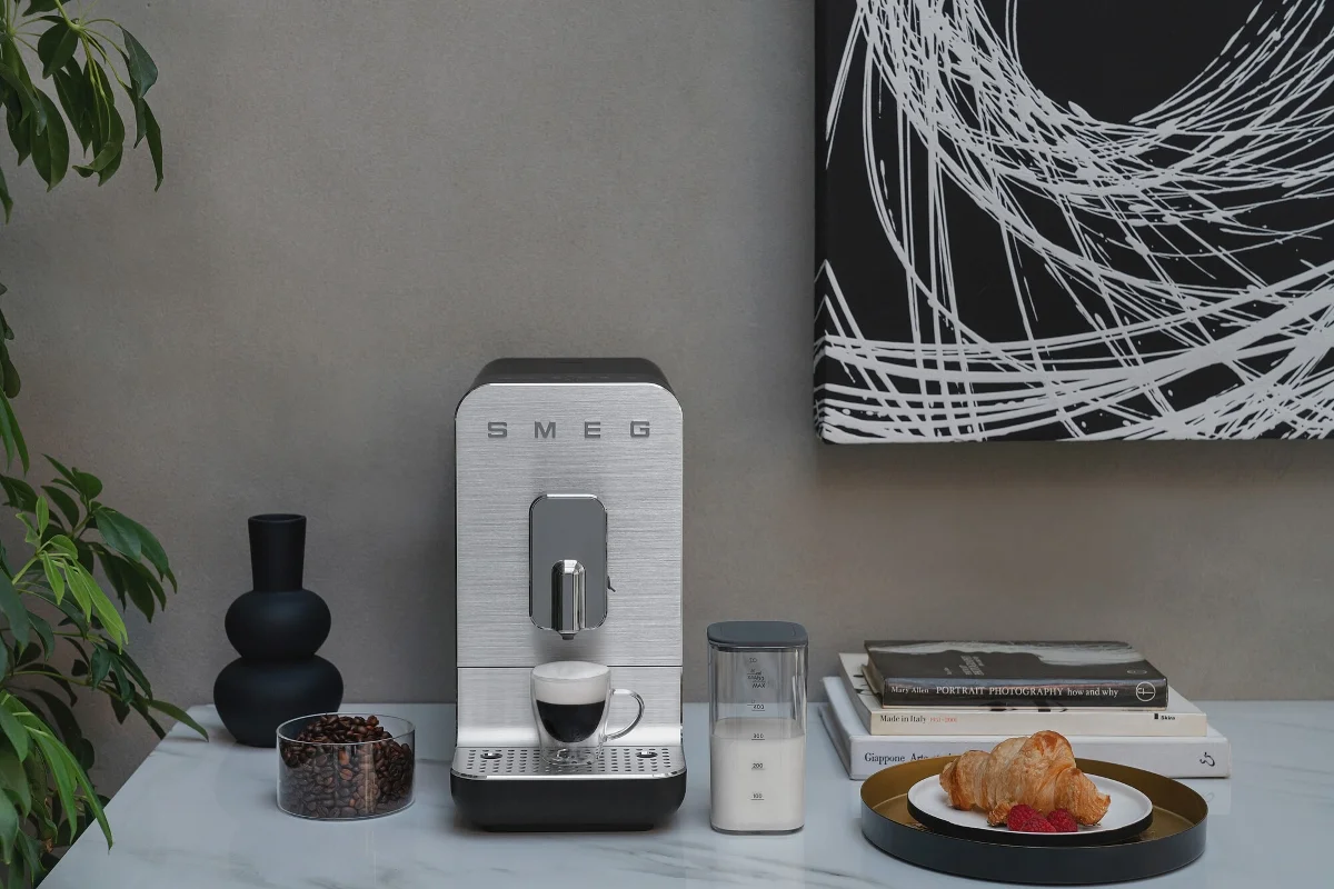 SMEG_aut_kavovar_BCC13_cerny_3_2.jpg