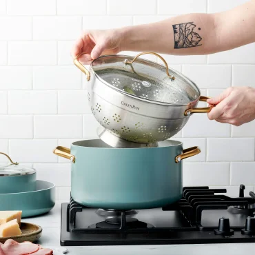 GreenPan Hrnec s nepřilnavým keramickým povrchem se skleněnou poklicí a cedníkem, 24 cm, zelená