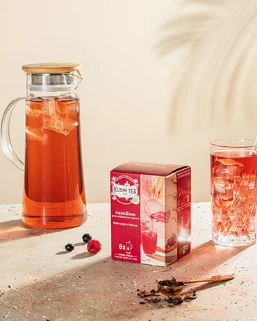 Kusmi Tea Skleněná karafa se sítkem na ledový čaj a s bambusovým víčkem, 1,2 l