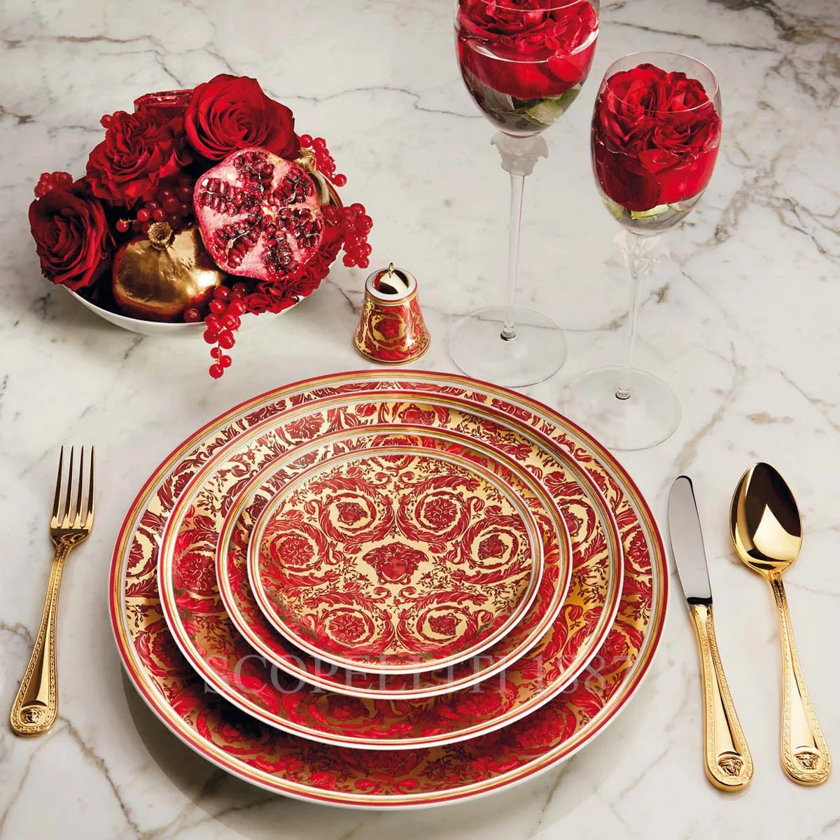 new-versace-medusa-garlad-tableware