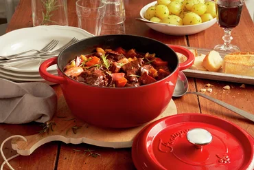 Staub Fontignac litinový hrnec s poklicí Cocotte, 24 cm / 3,8 l