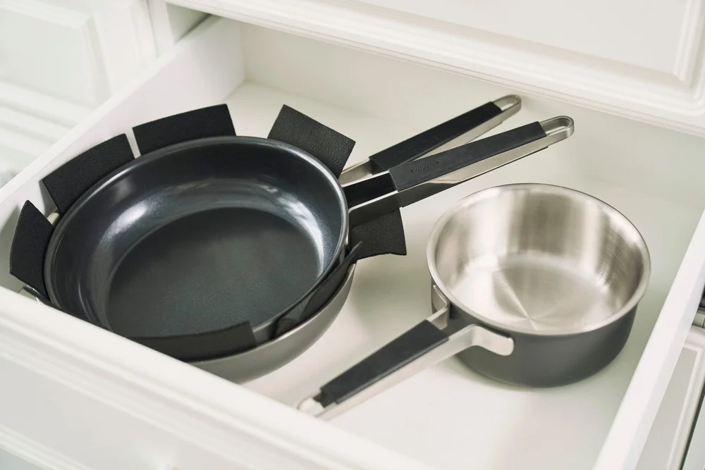 Nepřilnavá pánev Pure s keramickým povrchem, Ø 24 cm, nerezová