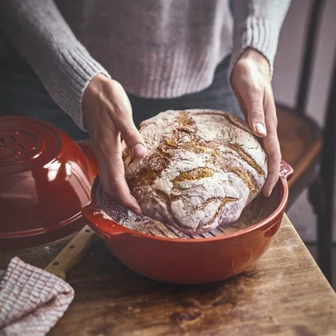 Emile Henry Forma na pečení chleba & hrnec na brambory One Pot Flame, 2 l, granátová
