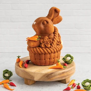 Nordic Ware Forma 3D velikonoční zajíc v košíku, karamelová, 2,4 l