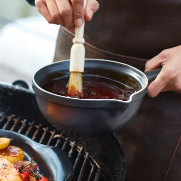 Emile Henry Keramický rendlík na omáčky a fondue BBQ, 1,2 l, černý