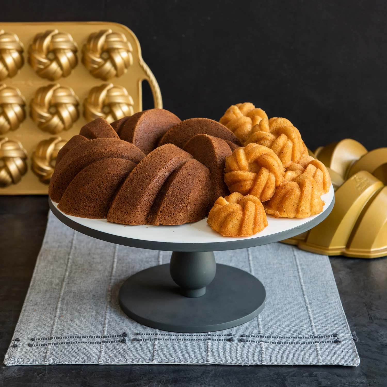 Nordic Ware, forma na bábovku propletená