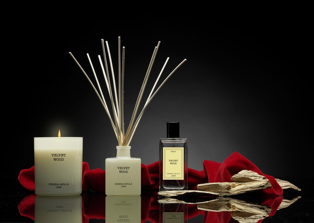 Vonné svíčky a aroma difuzéry Cereria Mollá Velvet Wood