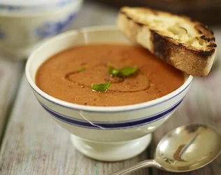 Pozdravy ze slunné Itálie – polévka z pečených rajčat podle Jamieho Olivera