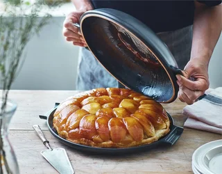 Tarte Tatin – francouzský obrácený koláč z domácího listového těsta