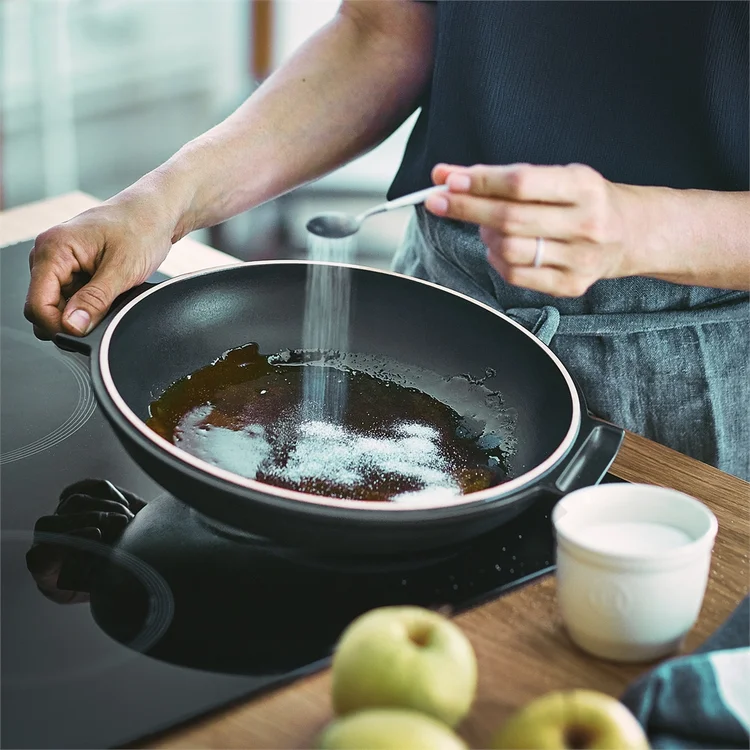 Tarte Tatin – francouzský obrácený koláč z domácího listového těsta