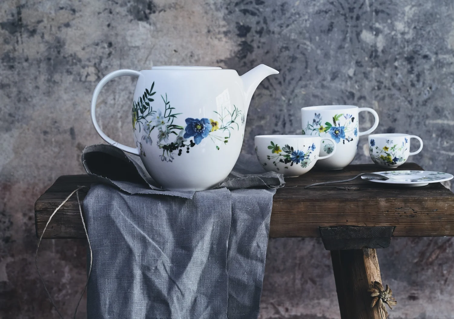 Rozkvetlá alpská louka na vašem stole – Rosenthal Fleurs des Alpes, kostní porcelán.