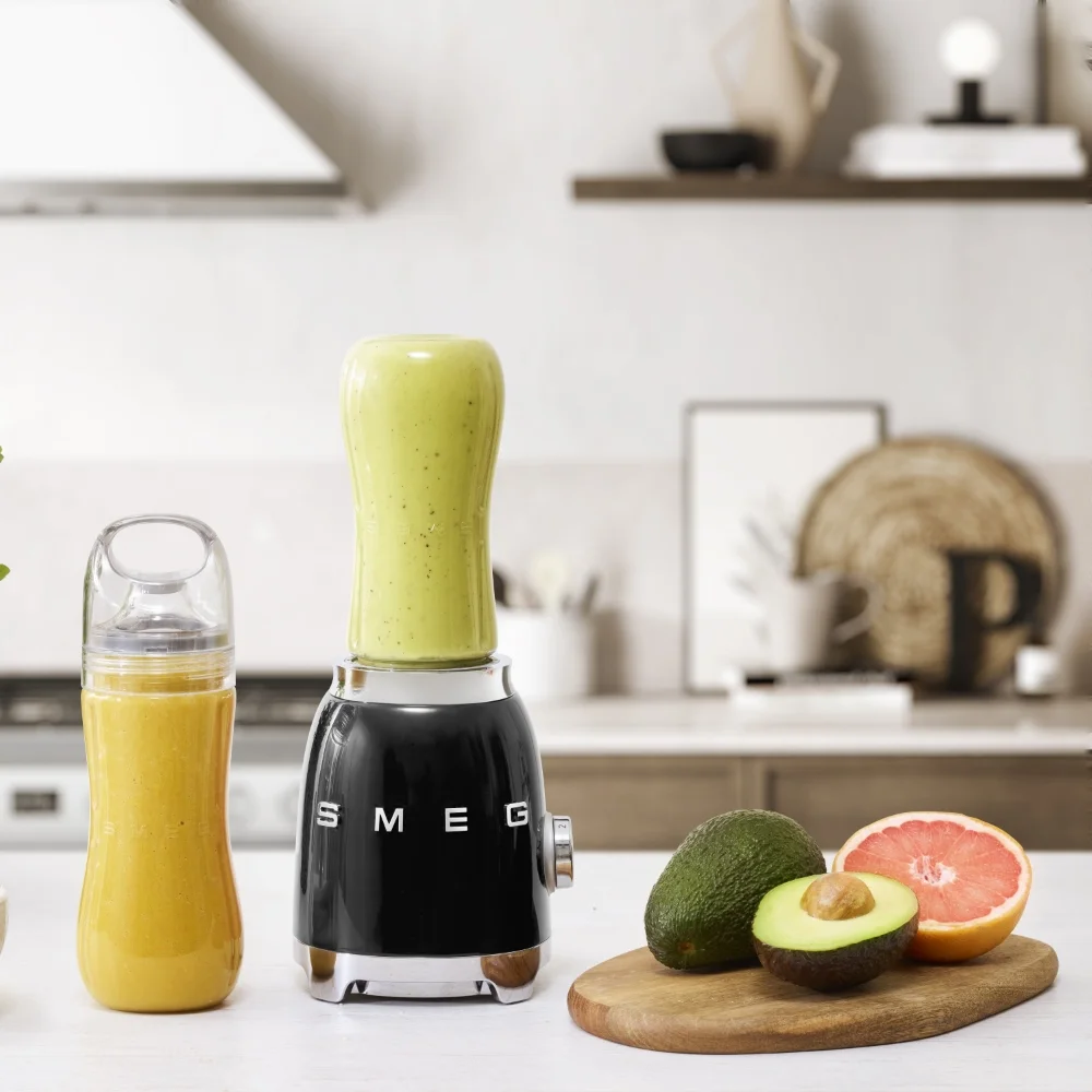 Malý smoothie maker sSmeg s nádobou To go