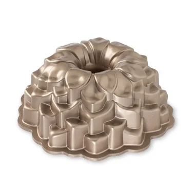 Nordic Ware Forma na bábovku Chryzantéma, karamelová, 2,4 l