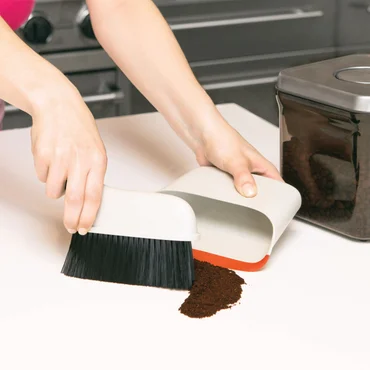 OXO Kompaktná sada lopatky a metličky Good Grips