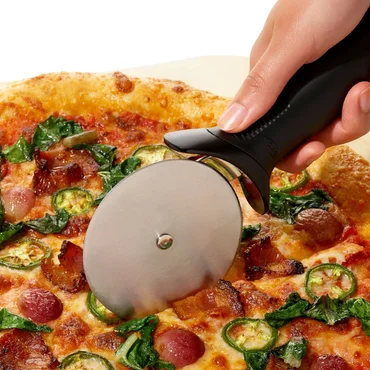 OXO Krájač na pizzu, Good Grips, 9 cm