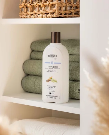 Maison Berger Paris Prací prostriedok so zmäkčovadlom a parfumom Čistý biely čaj 3v1, 1000 ml