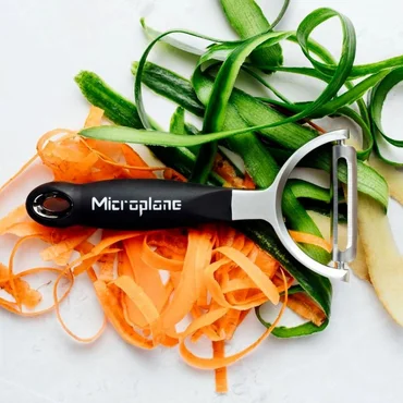 Microplane Professional otočná priečna škrabka, čierna