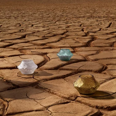 Lalique Krištáľová váza Caldera S, kolekcia Terramineral, svetlo modrá