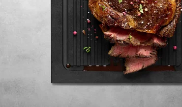 Woll Kuchynská doštička Cut & Serve s rebrovaním a rukoväťou, 49 x 25 cm