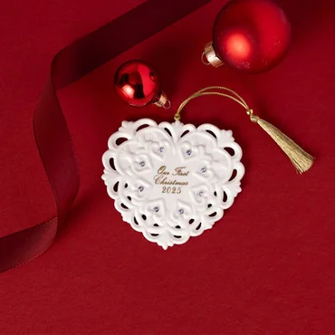 Villeroy & Boch Závesná porcelánová ozdoba Christmas Classics 2025, Srdce, 9,5 cm