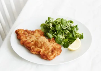 Berlínsky rezeň s polníčkovým šalátom