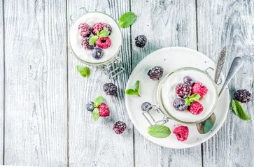 Nadýchaná chuťovka na letný piknik – jemný mascarpone krém s vanilkou, šľahačkou a ovocím