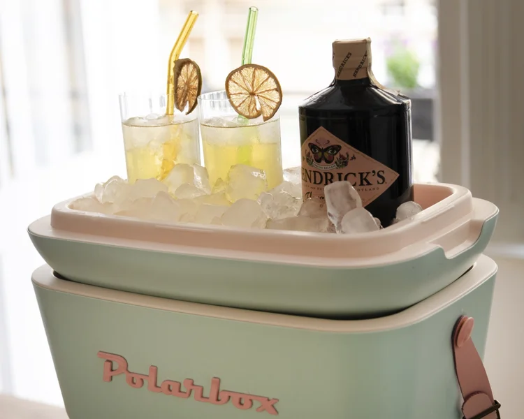 Osviežujúci gin & tonic s príchuťou zeleného čaju